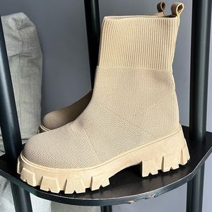 NEW| NastyGal|Knit Ankle Boots in Camel | Size US 6.5 /EU 37